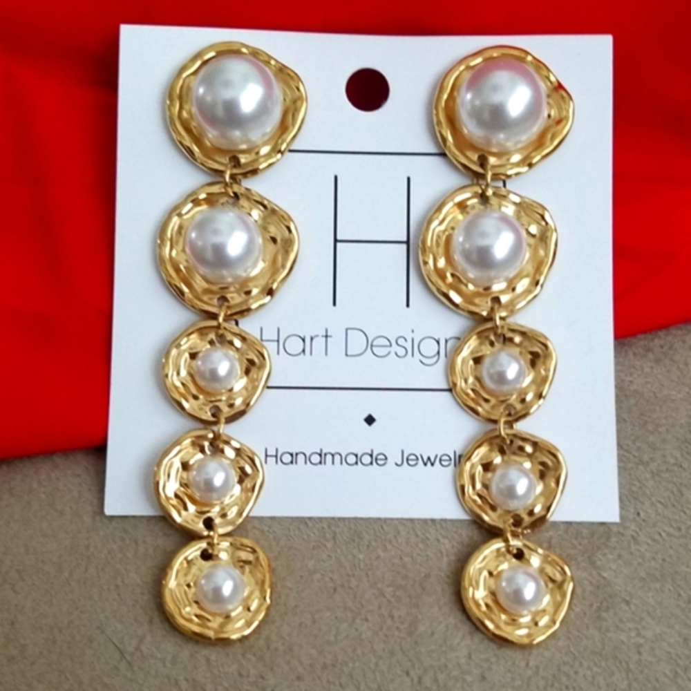 NWT Elegant Gold and White Pearl Earrings with Textured Detailing